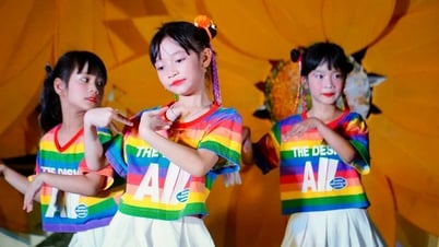 Exciting children's performance at the walking street and Bach Dang night market
