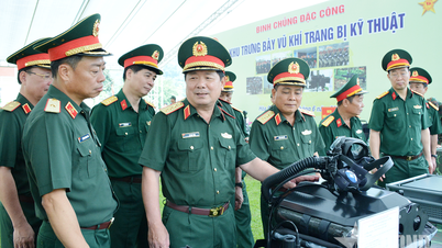 Thượng tướng Lê Huy Vịnh làm việc với Binh chủng Đặc công