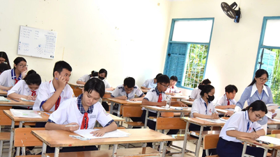 Theo đó, điểm chuẩn tuyển sinh vào lớp 10 Trường THPT chuyên Nguyễn Thị Minh Khai và các trường THPT thường như sau: Điểm chuẩn tuyển sinh vào Trường THPT chuyên Nguyễn Thị Minh Khai và Trường Dân tộc nội trú. (Ảnh: Xuân Lương) Điểm chuẩn tuyển sinh lớp 10 tại các trường THPT còn lại trên địa bàn Sóc Trăng. (Ảnh: Xuân Lương) Theo số liệu của ngành giáo dục Sóc Trăng, kỳ thi tuyển sinh vào lớp 10 năm học 2025–2026 toàn tỉnh có 11.811 thí sinh đăng ký dự thi. Kết quả, có hơn 11.000 thí sinh trúng tuyển. Trong khi đó, theo kế hoạch, năm học 2025 - 2026, toàn tỉnh Sóc Trăng có 12.850 chỉ tiêu tuyển sinh vào lớp 10 công lập. Ở kỳ thi này, có 135 thí sinh không dự thi và gần 600 trường hợp bị điểm khống chế (điểm liệt).