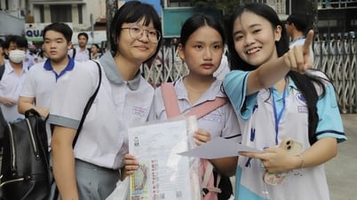 ギフテッド高校の10年生には、試験のスコアと入学スコアがあります。