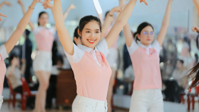 Thí sinh Hoa hậu Việt Nam mong chờ màn trình diễn cùng Hồ Ngọc Hà