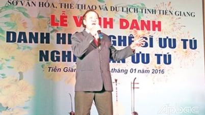 Nghệ sĩ Ưu tú, Ca sĩ Trần Chính: "Họa mi thôi hót" và bay xa