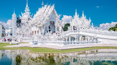 タイのホワイトテンプル – チェンライの中心にある精神的な建築の傑作