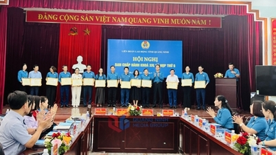 Tuyên dương tập thể có thành tích trong Tháng Công nhân