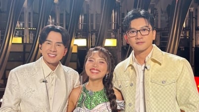 Dan Truong ខ្មាស់​អៀន​នៅ​ពេល​ដែល​គាត់​បាន​ជួប​ជាមួយ​ "តារា​តែ​មួយ​គត់" To Huu Bang។