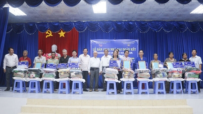 ឃុំ Can Dang ប្រគល់ផ្ទះ Great Unity ក្រោមកម្មវិធីលុបបំបាត់ផ្ទះបណ្តោះអាសន្ន និងខូចគុណភាព