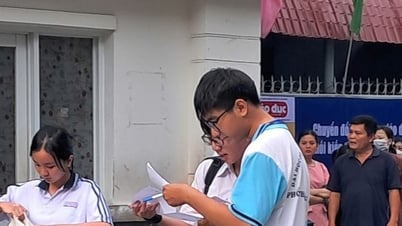 Ciudad Ho Chi Minh: Anuncio de preguntas y respuestas del examen de décimo grado en la escuela secundaria para superdotados.
