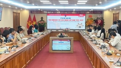 Xuất bản sách ảnh "100 năm Báo chí Cách mạng Việt Nam”