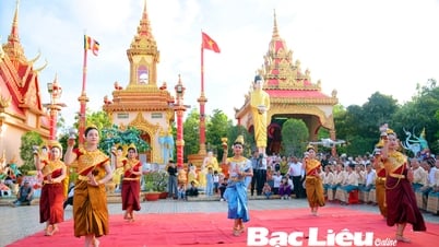 Gắn kết bảo tồn văn hóa Khmer với phát triển du lịch:​ Ánh lên những gam màu rực rỡ