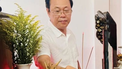 คณะบรรณาธิการเยี่ยมครอบครัวอดีตผู้นำหนังสือพิมพ์เว้ทูเดย์