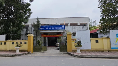 Handing over more than 450m2 of land to Dan Phuong district to implement the project of upgrading and renovating Dan Phuong Commune Health Station