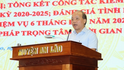 Un comité du Parti du district laotien a décerné des insignes du Parti le 19 mai 2025, résumant 10 ans de mise en œuvre de la directive n° 05-CT/TW du Politburo.