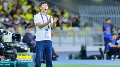 HLV Kim Sang Sik nhận trách nhiệm, chỉ ra lý do thua đậm Malaysia