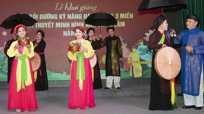 Les responsables culturels de Ho Chi Minh-Ville apprennent à chanter des chansons folkloriques de trois régions