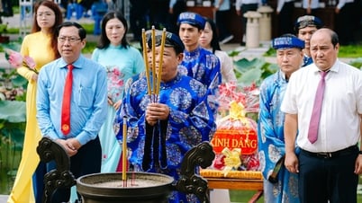 Offrande d'encens à la mémoire du Seigneur Le Thanh Hau Nguyen Huu Canh à l'occasion du 325e anniversaire de sa mort