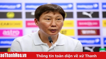 Asian Cup 2027: Huấn luyện viên Kim Sang Sik xin lỗi sau trận thua đậm Malaysia