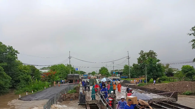 Mưa lớn làm ngập cầu tạm trên Quốc lộ 25, giao thông bị chia cắt