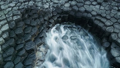 Gành Đá Đĩa - viên ngọc đen của biển Phú Yên