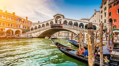 នៅពេលអ្នកទៅទីក្រុង Venice កុំគ្រាន់តែថតរូបនៅលើទូក 'ចូលមើល' ជាមួយស្ពានប្លែកៗ