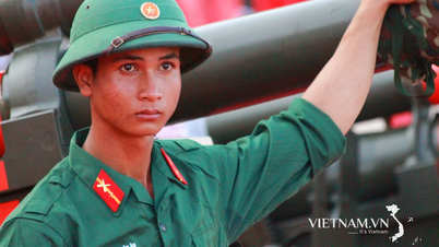 អ្នក​អាន​បរទេស​ចូល​រួម​កម្មវិធី​ប្រគល់​ពាន​រង្វាន់ "រីករាយ​វៀតណាម 2025"