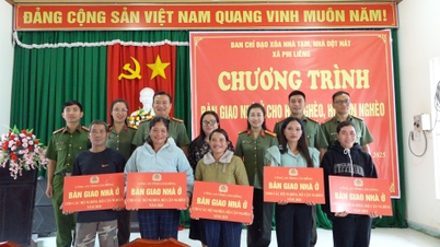 Công an Lâm Đồng bàn giao 19 căn nhà mới cho hộ nghèo