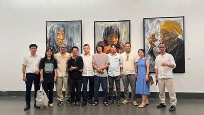 Triển lãm “Chân dung thời gian” - Cuộc phiêu lưu của trái tim trên hành trình ký ức lịch sử