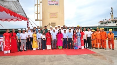 Cảng Nghệ Tĩnh gắn biển công trình tiêu biểu chào mừng Đại hội Đảng bộ và hiện đại hóa hạ tầng cảng biển - Tổng công ty Hàng hải Việt Nam-VIMC