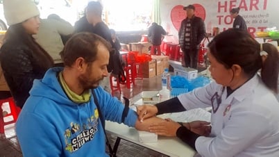 Đà Lạt: Nhiều người vượt mưa bão đi hiến máu tình nguyện