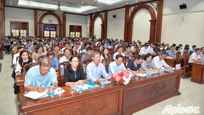 재무부는 12개 성과 시와 협력하여 기구를 간소화할 때 공공자산의 정리, 처분 및 취급을 검토합니다.