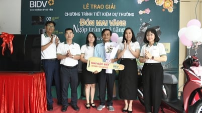 BIDV Phu Yen вручает мотоциклы SH Mode клиентам, внесшим сбережения