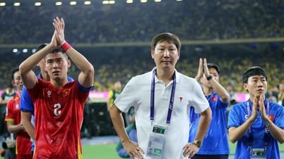 Tuyển Việt Nam lập kỷ lục buồn và vai trò của HLV Kim Sang Sik