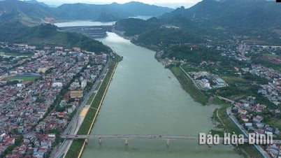 호아빈시의 1/2000 축척 구역 계획: 다강을 따라 도시 및 서비스 개발을 위한 자원 동원