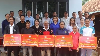 ស្រុកក្រាំងអានៈ ប្រគល់ផ្ទះមហាសាមគ្គីចំនួន១០ខ្នងជូនគ្រួសារក្រីក្រ