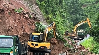Khẩn trương khắc phục các tuyến đường bị hư hỏng mưa lũ