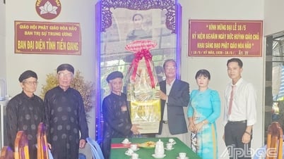 ទស្សនា និងអបអរសាទរគណៈប្រតិភូពុទ្ធសាសនា Hoa Hao ក្នុងឱកាសនៃពិធីសម្ពោធ