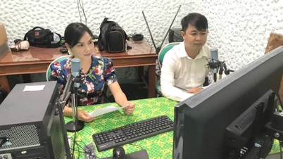 Những 'người giữ tiếng quê'