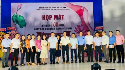 ទីក្រុង Tay Ninh៖ កិច្ចប្រជុំដើម្បីអបអរសាទរខួបលើកទី 100 នៃទិវាសារព័ត៌មានបដិវត្តន៍វៀតណាម
