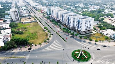 ខិតខំកសាងមាតុភូមិឡើងវិញ