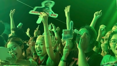 Du khách 'cháy' hết mình với đêm khai mạc Lễ hội du lịch hè Bình Định