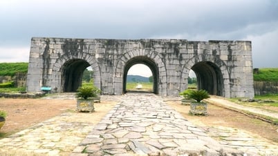 世界遺産のホー王朝城塞の崩壊した16箇所の城壁を補強