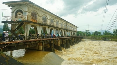Mưa lũ ở Trung Bộ giữa mùa hè là hiếm gặp, bất thường và cao nhất trong 30 năm qua