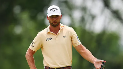 Sam Burns bứt phá với vòng 65 gậy, vươn lên dẫn đầu US Open