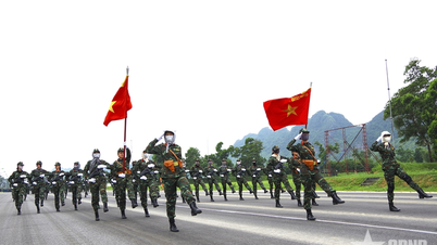 Khối nữ chiến sĩ Biệt động luyện tập diễu binh, diễu hành, sẵn sàng cho ngày hội lớn