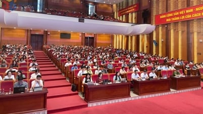 Quan tâm bồi dưỡng chuyên môn, chính trị cho giáo viên
