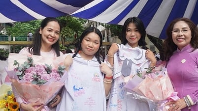 Cô hiệu trưởng tâm tình với học sinh lớp 12: Chỉ cần "xanh" đã là một cách sống đẹp