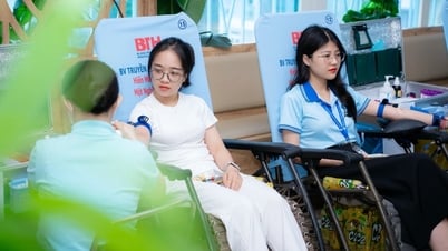 Hàng trăm người đến Bệnh viện Đa khoa Quốc tế Nam Sài Gòn tiếp sức sự sống