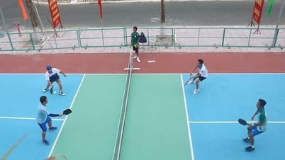 Intercambio de pickleball para celebrar el 49 aniversario del Día Tradicional de la Guardia Fronteriza de An Giang