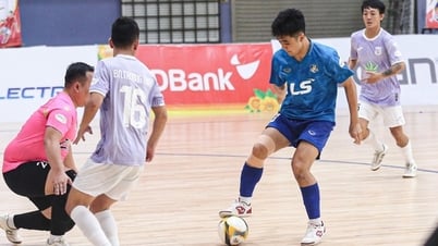 태국 손박이 7골을 터뜨리며 잠시 선두를 달렸다.
