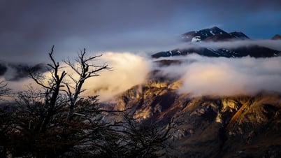 Village au sommet de la montagne à Yen Bai : des nuages ​​flottants, beaux comme un pays des fées