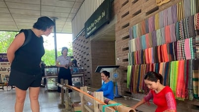 Đến Mỹ Sơn trải nghiệm dệt thổ cẩm Chăm